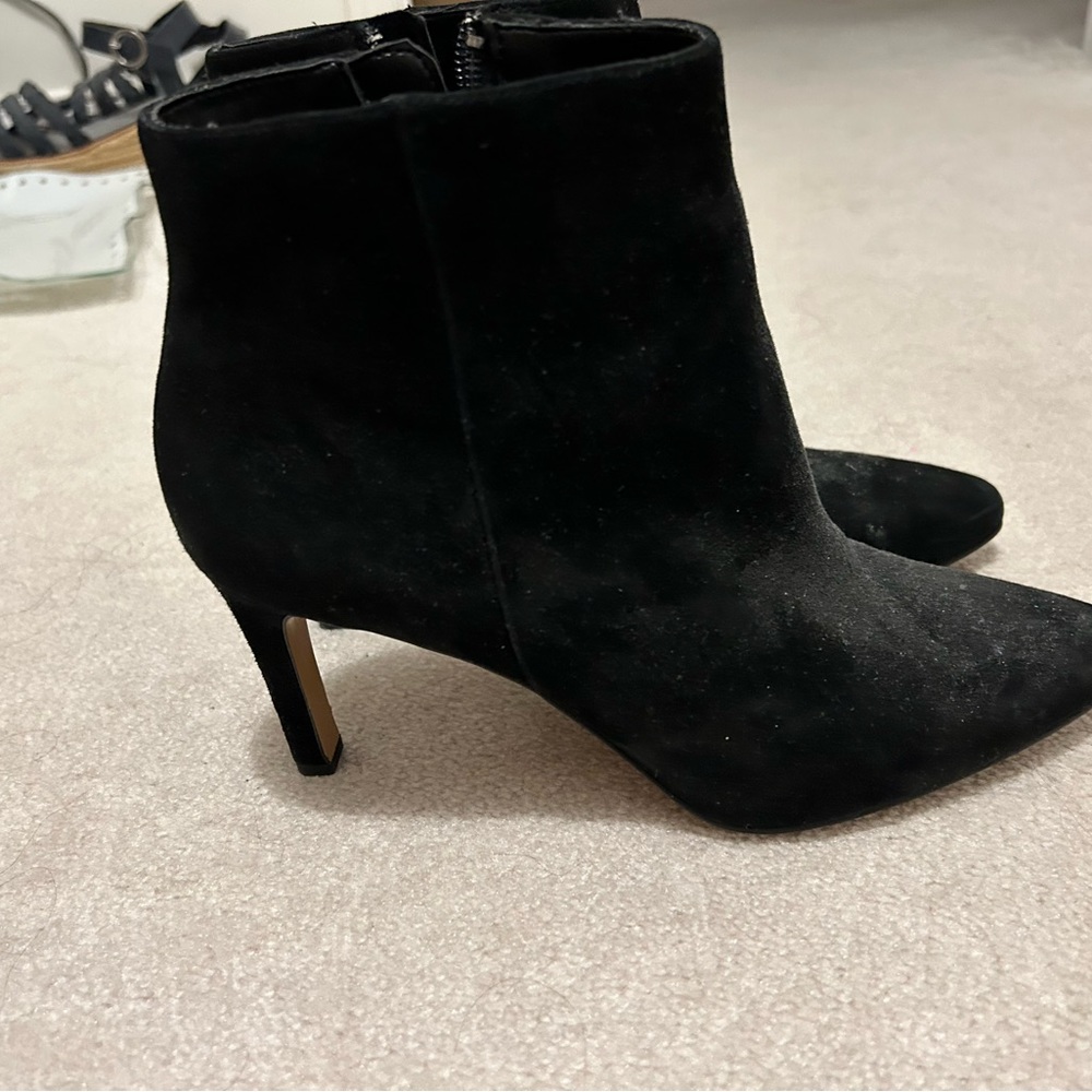 EUC Banana Republic black suede booties